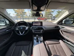 2021 BMW 5 Series 530Li Premium Luxury Package, белый — фото 10