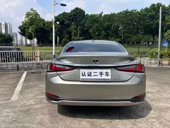 2022 Lexus ES 300h Premium — фото 9