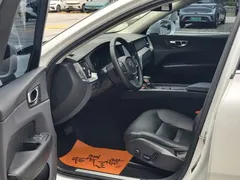 2021 Volvo XC60 4WD Luxury, белый — фото 7