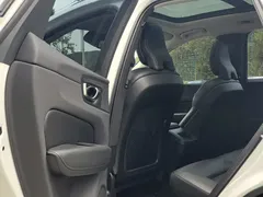 2021 Volvo XC60 4WD Luxury, белый — фото 8