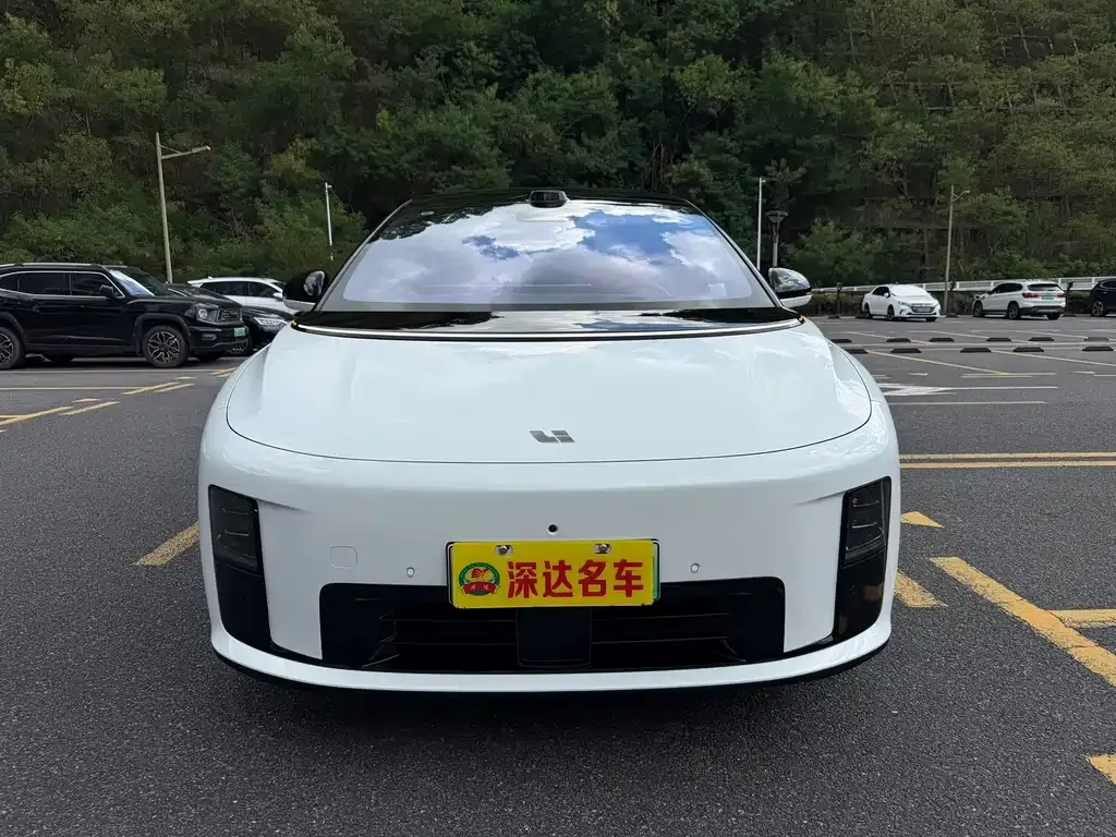 2025 Li Auto i8 Standard