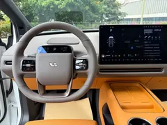 2025 Li Auto i8 Standard, белый — фото 12