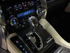 2021 Toyota Alphard Hybrid 2.5L Premium, белый — фото 12