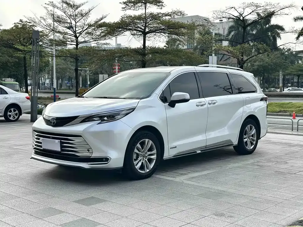 2021 Toyota Sienna 2.5L Hybrid Platinum