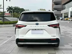 2021 Toyota Sienna 2.5L Hybrid Platinum, белый — фото 3