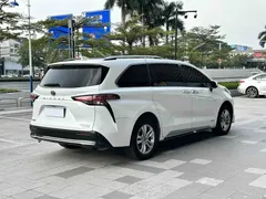 2021 Toyota Sienna 2.5L Hybrid Platinum, белый — фото 4