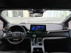 2021 Toyota Sienna 2.5L Hybrid Platinum, белый — фото 7