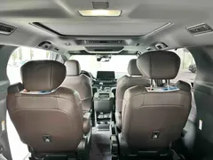 2021 Toyota Sienna 2.5L Hybrid Platinum, белый — фото 8