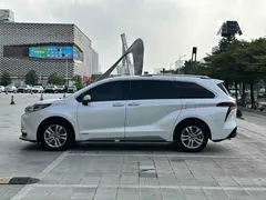 2021 Toyota Sienna 2.5L Hybrid Platinum, белый — фото 9