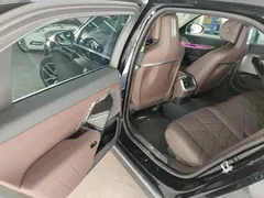 2023 BMW 7 Series 735Li M Sport Package, чёрный — фото 2