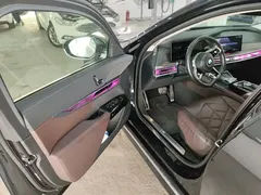 2023 BMW 7 Series 735Li M Sport Package, чёрный — фото 6