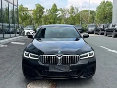 2021 BMW 5 Series 530Li Leading M Sport Package, чёрный — фото 2