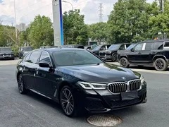 2021 BMW 5 Series 530Li Leading M Sport Package, чёрный — фото 3