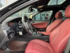 2021 BMW 5 Series 530Li Leading M Sport Package, чёрный — фото 4