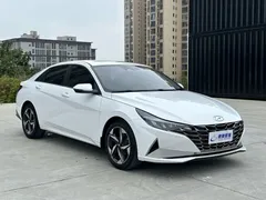 2022 Hyundai Elantra 1.5L CVT LUX Premium, белый — фото 3