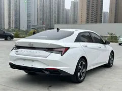 2022 Hyundai Elantra 1.5L CVT LUX Premium, белый — фото 6