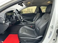 2022 Hyundai Elantra 1.5L CVT LUX Premium, белый — фото 9