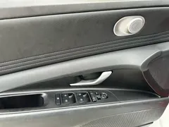 2022 Hyundai Elantra 1.5L CVT LUX Premium, белый — фото 13