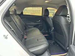 2022 Hyundai Elantra 1.5L CVT LUX Premium, белый — фото 20
