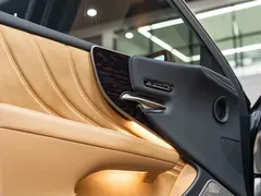 2021 Lexus LS 500h Luxury, чёрный — фото 20