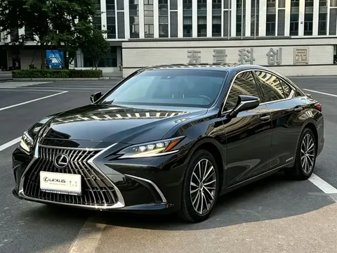 2022 Lexus ES 300h Premium
