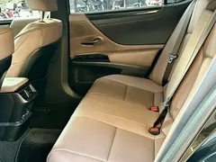 2022 Lexus ES 300h Premium, чёрный — фото 5