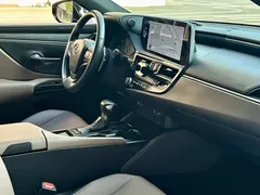 2022 Lexus ES 300h Premium, чёрный — фото 6