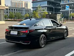 2022 Lexus ES 300h Premium, чёрный — фото 8
