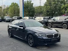 2021 BMW 5 Series 525Li M Sport Package, чёрный — фото 3