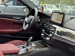 2021 BMW 5 Series 525Li M Sport Package, чёрный — фото 16