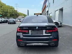 2021 BMW 5 Series 525Li M Sport Package, чёрный — фото 18