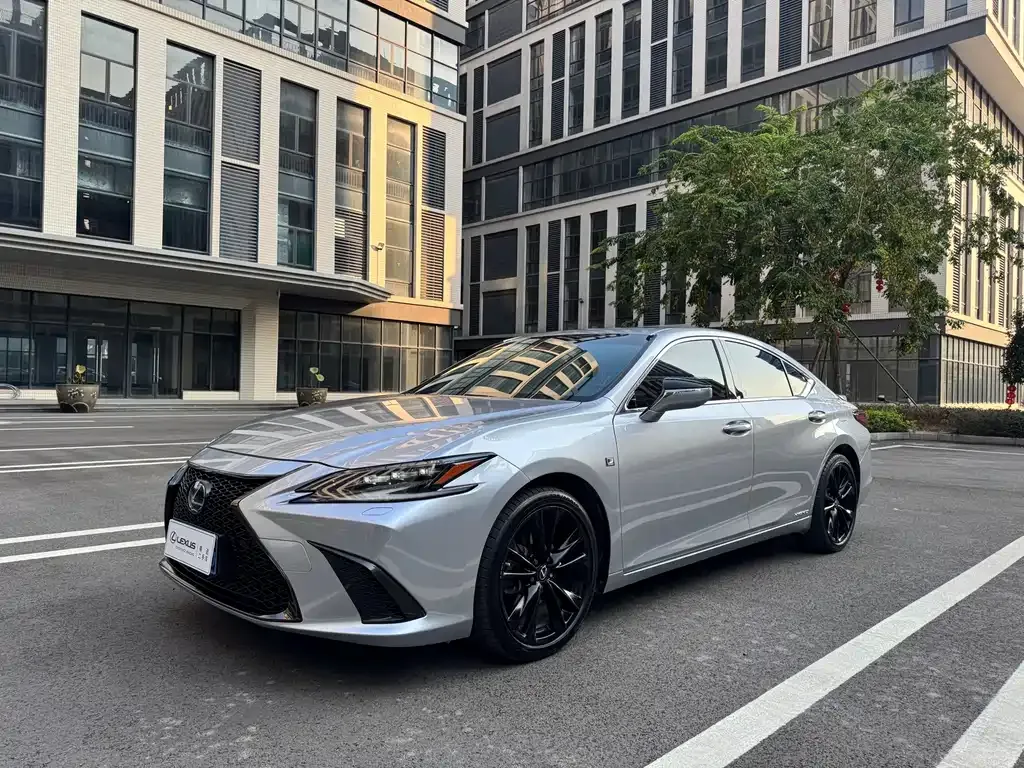 2021 Lexus ES 300h F SPORT