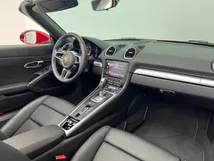2022 Porsche 718 Boxster 2.0T — фото 13