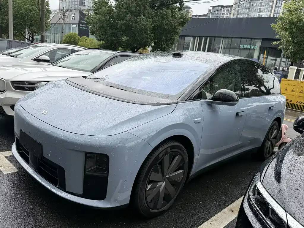 2025 Li Auto i8 Standard