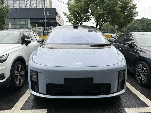 2025 Li Auto i8 Standard