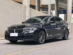 2022 BMW 5 Series 525Li M Sport Package, чёрный — фото 1