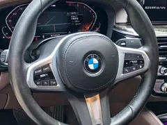 2022 BMW 5 Series 525Li M Sport Package, чёрный — фото 3