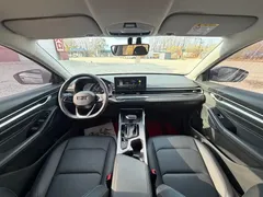 2022 Geely Emgrand 4th Gen 1.5L CVT Luxury — фото 4