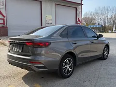 2022 Geely Emgrand 4th Gen 1.5L CVT Luxury — фото 9