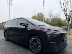 2025 Xpeng X9 EV 740 Extra Long Range Max — фото 1