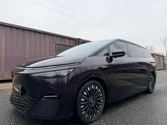 2025 Xpeng X9 EV 740 Extra Long Range Max — фото 3