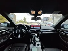 2021 BMW 5 Series 525Li M Sport Package, чёрный — фото 6