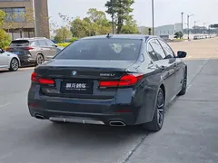 2021 BMW 5 Series 525Li M Sport Package, чёрный — фото 9