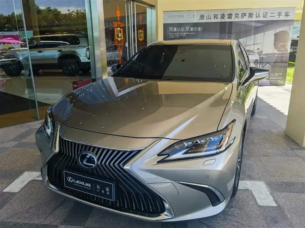 2021 Lexus ES 300h Hybrid Premium