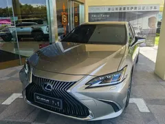 2021 Lexus ES 300h Hybrid Premium — фото 1
