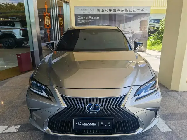 2021 Lexus ES 300h Hybrid Premium