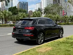 2020 Audi Q5L 45 TFSI Premium Sport, чёрный — фото 7