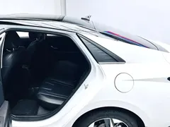 2022 Hyundai Elantra 1.5L CVT LUX Premium, белый — фото 5