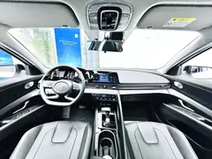 2022 Hyundai Elantra 1.5L CVT LUX Premium, белый — фото 6