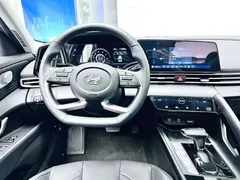 2022 Hyundai Elantra 1.5L CVT LUX Premium, белый — фото 7